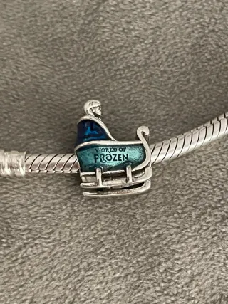 Charm Frozen Ana y Elsa Disney