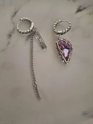 Pendientes de plata desiguales.