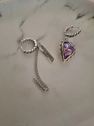 Pendientes de plata desiguales.