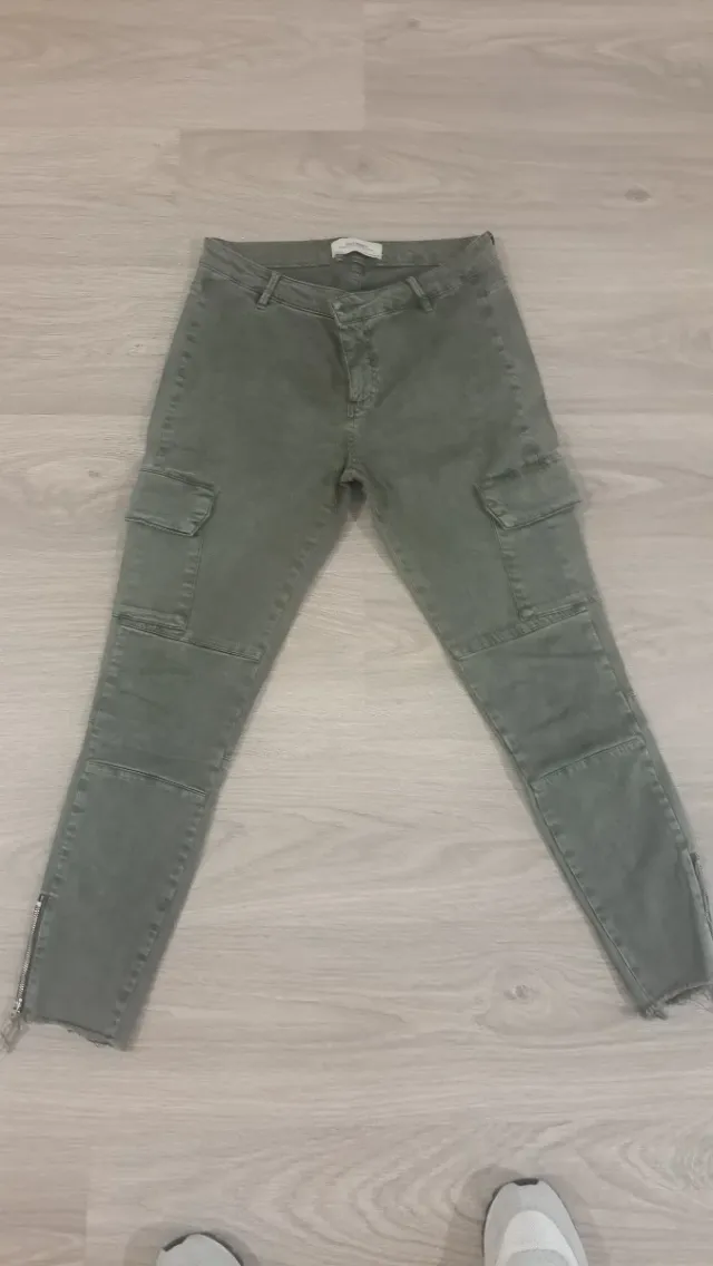 Pantalones cargo Zara verde caqui talla 38
