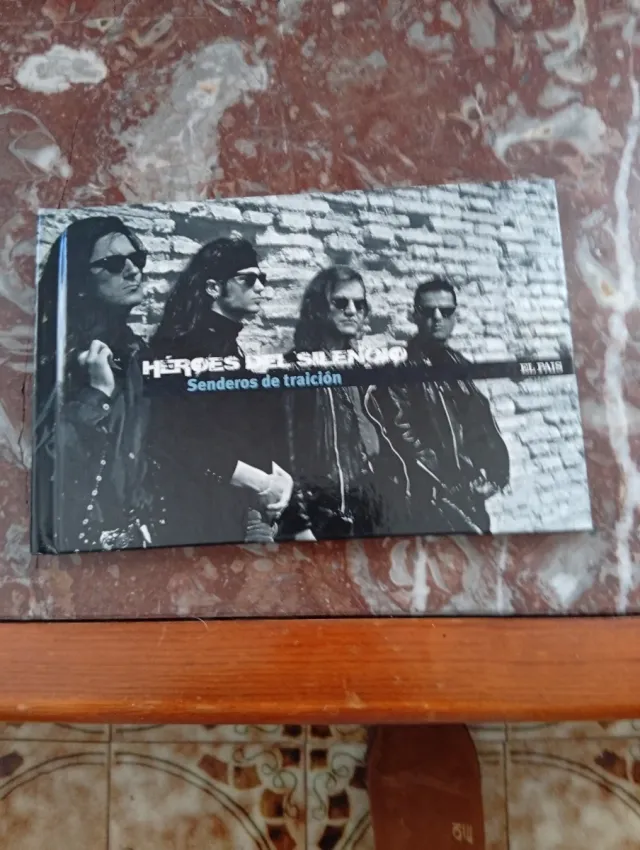 Héroes del Silencio - Senderos de traición