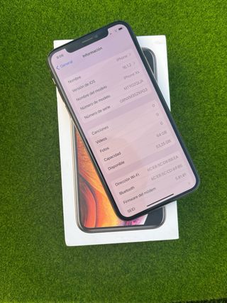 iPhone XS Dorado con funda espacial