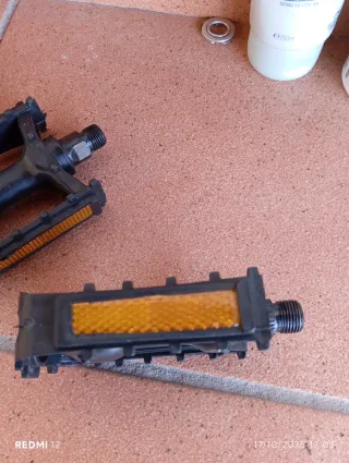 Par de pedales de plataforma plástico