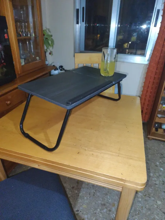 MESA PLEGABLE PARA  VARIAS FUNCIONES DE  UTILIDAD 