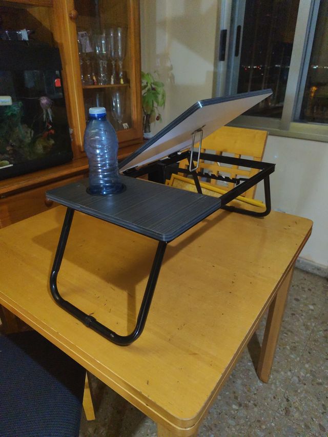 MESA PLEGABLE PARA  VARIAS FUNCIONES DE  UTILIDAD 