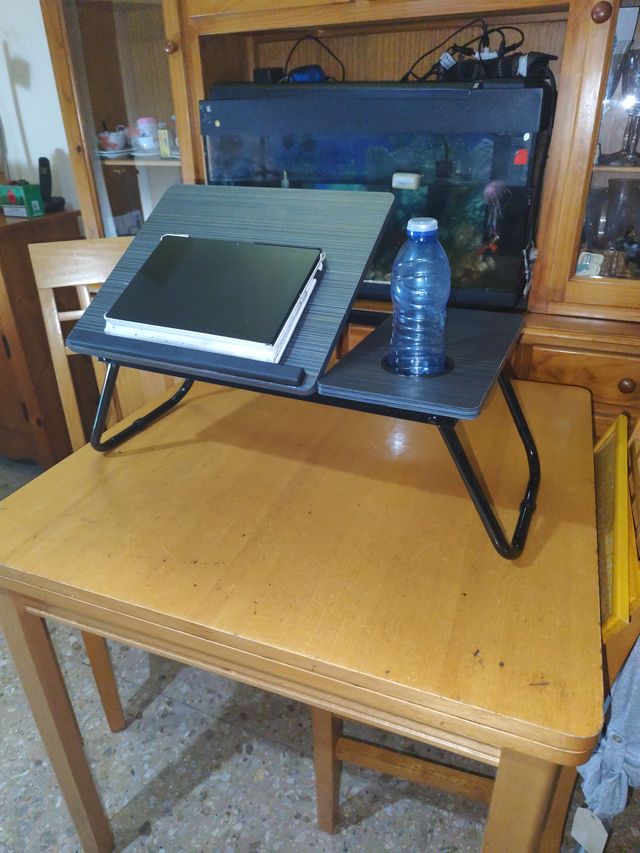 MESA PLEGABLE PARA  VARIAS FUNCIONES DE  UTILIDAD 