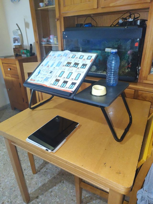 MESA PLEGABLE PARA  VARIAS FUNCIONES DE  UTILIDAD 