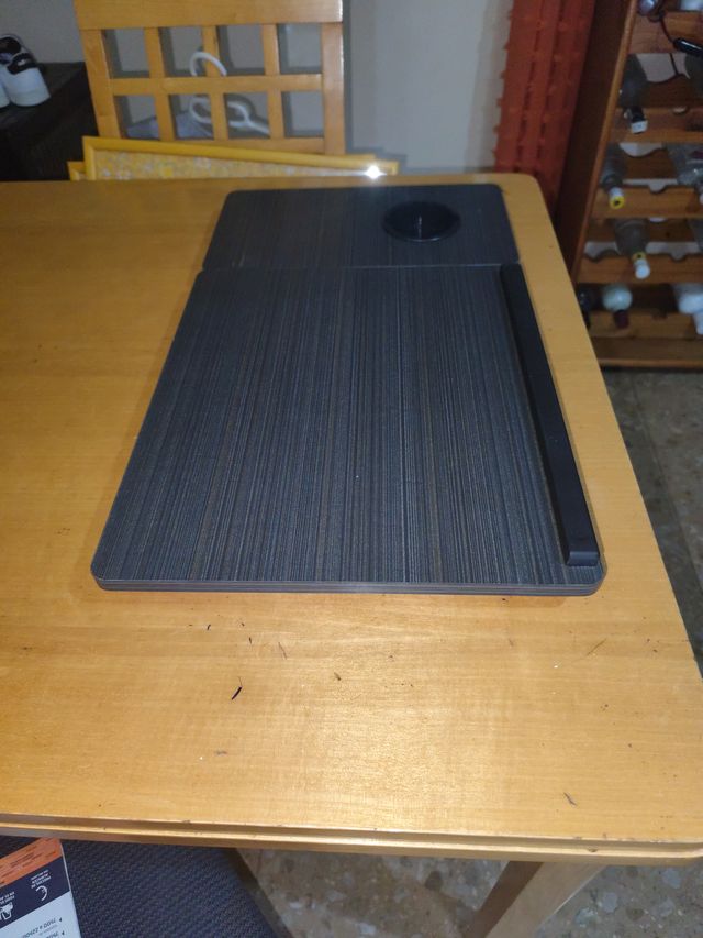 MESA PLEGABLE PARA  VARIAS FUNCIONES DE  UTILIDAD 