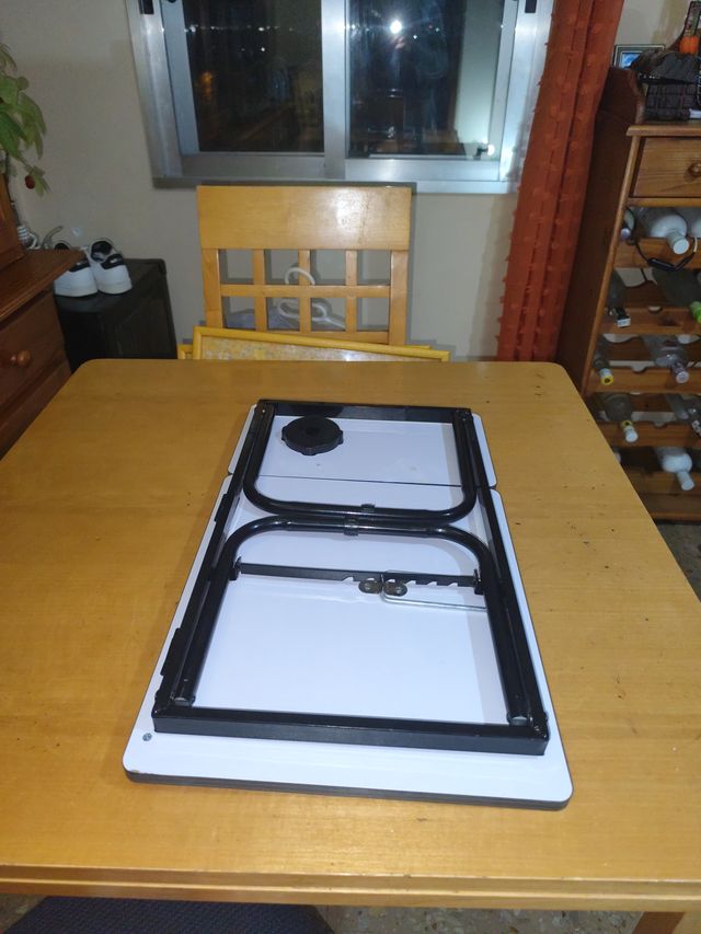 MESA PLEGABLE PARA  VARIAS FUNCIONES DE  UTILIDAD 