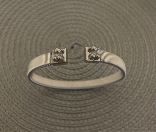 Pulsera plateada con ositos