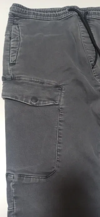 Pantalón cargo gris Talla M