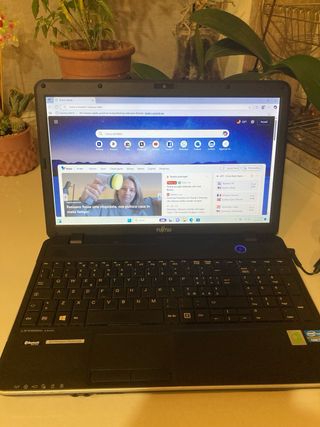 Notebook Fujitsu LIFEBOOK A512 Nero