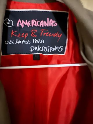 Americana tipo levita con bordado