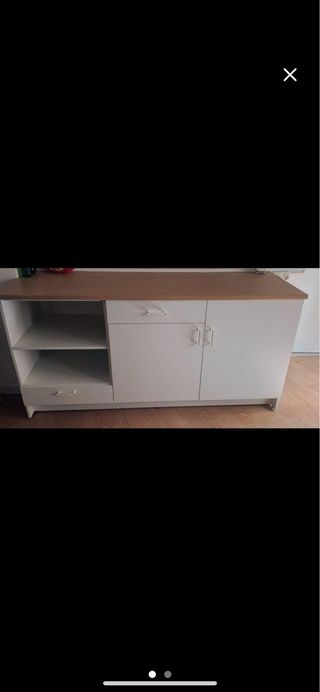 Mueble de cocina blanco y madera