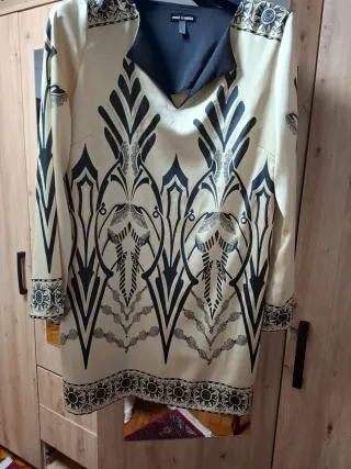 Blusa POINT. Beige y Negra Talla 48