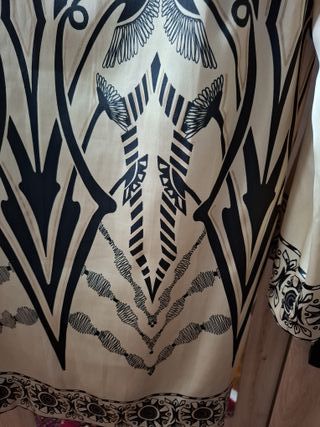 Blusa POINT. Beige y Negra Talla 48