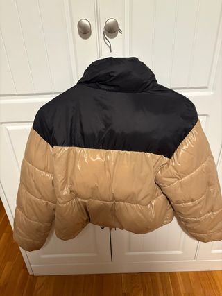 Cazadora Stradivarius Beige y Negra Mujer