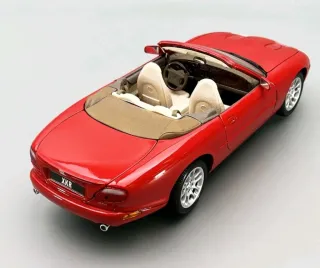 Jaguar xkr 1/18 maisto.ACEPTO CAMBIOS