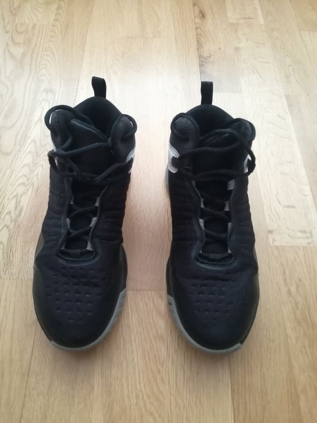 ZAPATILLAS BALONCESTO T37 NEGRAS/BLANCAS