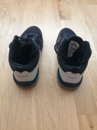 ZAPATILLAS BALONCESTO T37 NEGRAS/BLANCAS