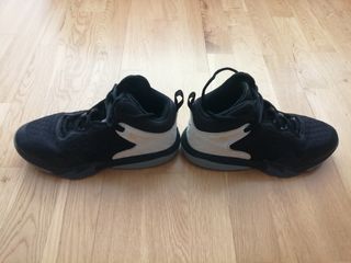 ZAPATILLAS BALONCESTO T37 NEGRAS/BLANCAS