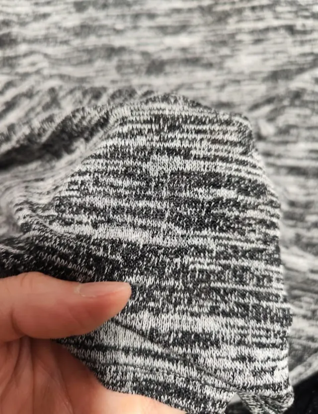 Camiseta gris con bolsillo