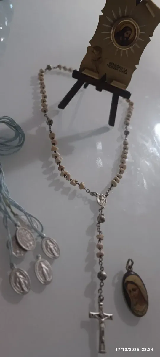 Rosario con medagliette e ciondolo