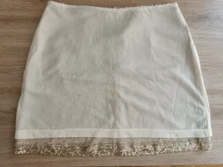 Falda dorada con lentejuelas