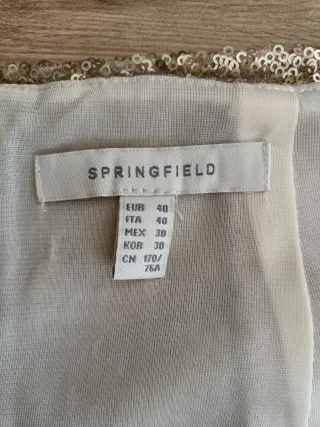 Falda dorada con lentejuelas