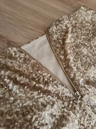 Falda dorada con lentejuelas