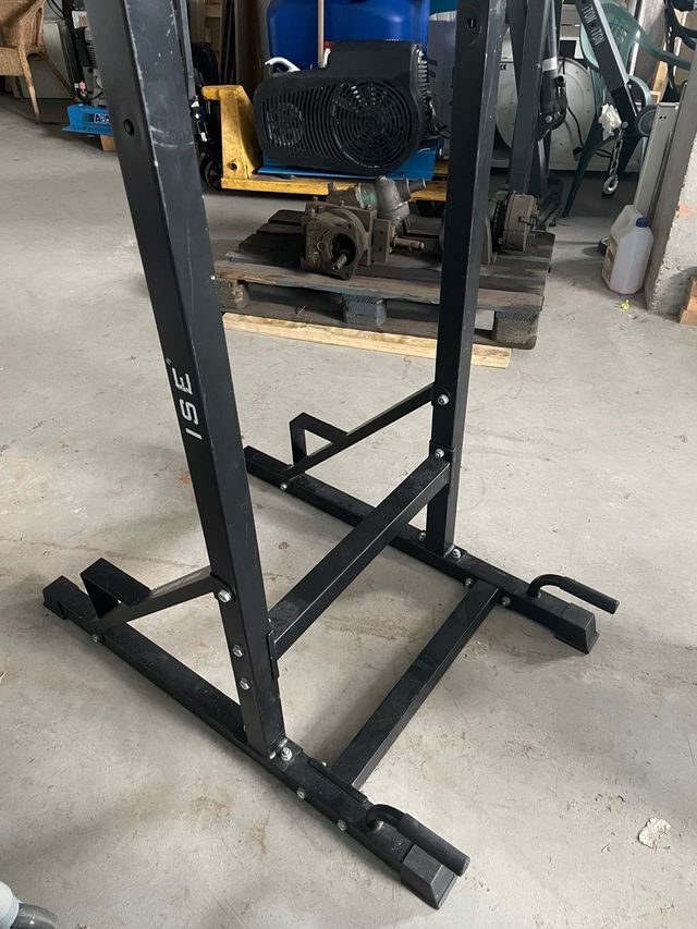 Estación de dominadas y fondos