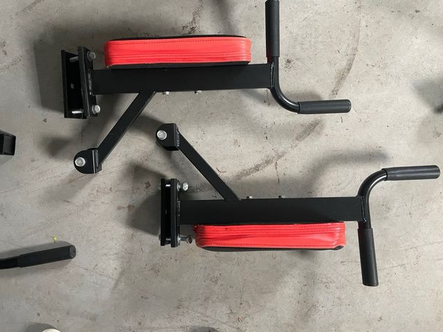 Estación de dominadas y fondos