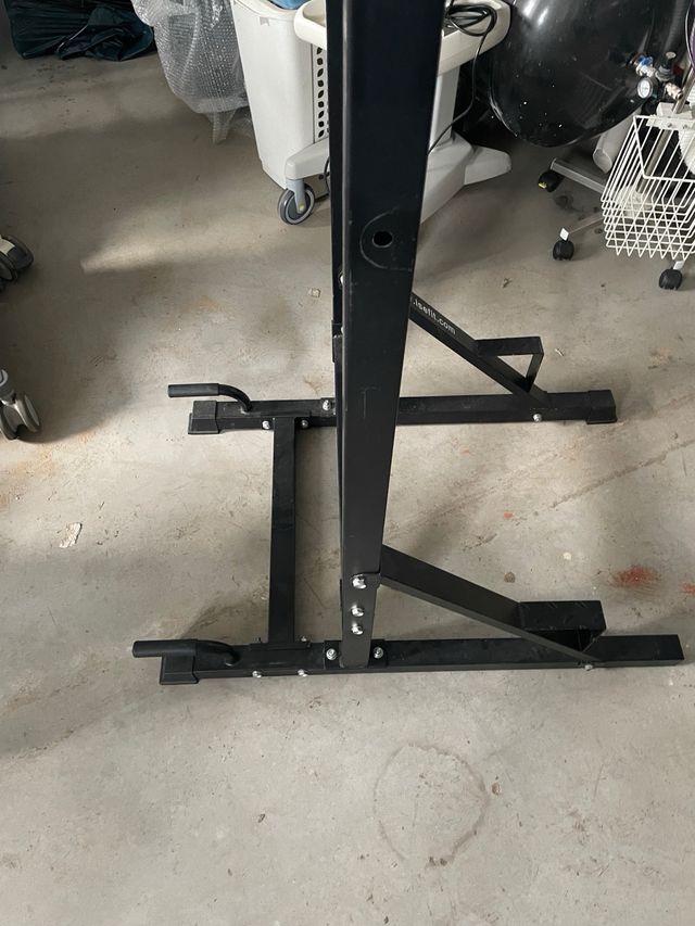 Estación de dominadas y fondos