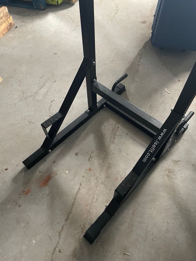 Estación de dominadas y fondos