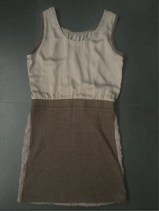 Vestido beige y gris