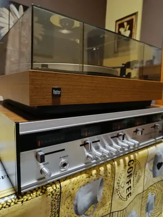 Tocadiscos y amplificador 