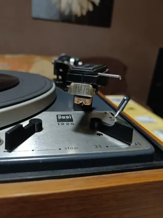 Tocadiscos y amplificador 