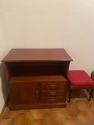 Mueble aparador de madera con cajones