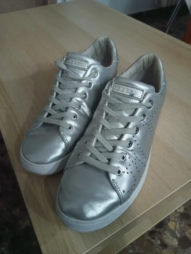 Zapatillas Guess plateadas