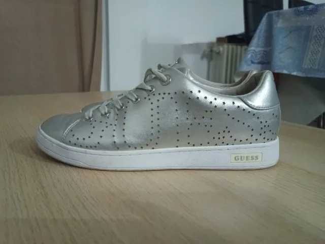 Zapatillas Guess plateadas