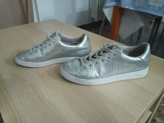 Zapatillas Guess plateadas