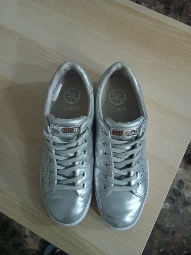 Zapatillas Guess plateadas