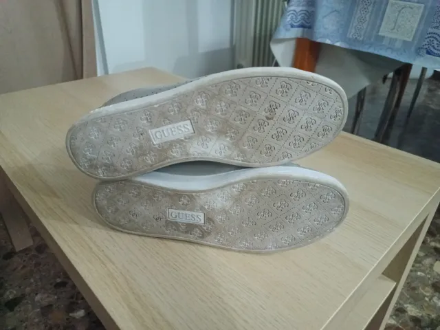 Zapatillas Guess plateadas