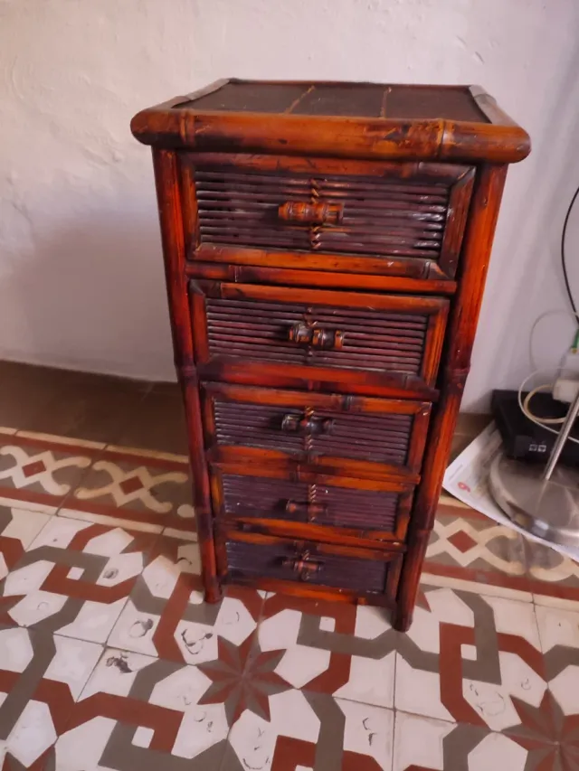 Mobile in bambù con cassetti