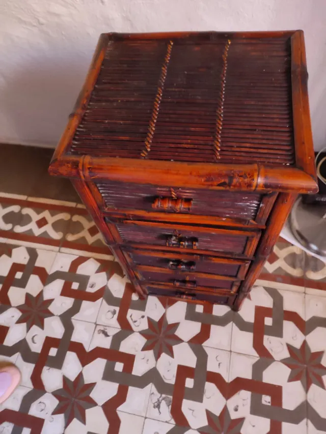 Mobile in bambù con cassetti