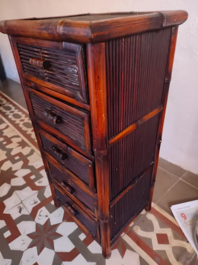 Mobile in bambù con cassetti