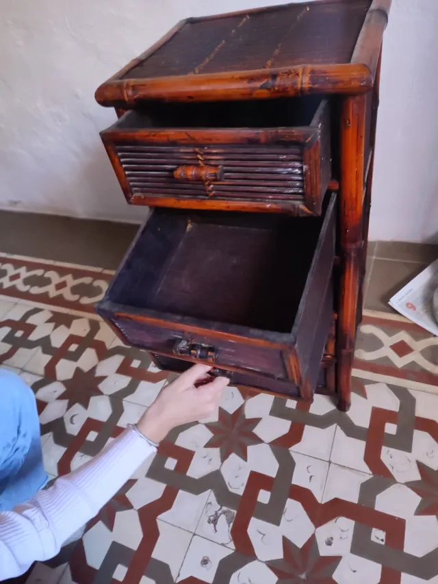 Mobile in bambù con cassetti