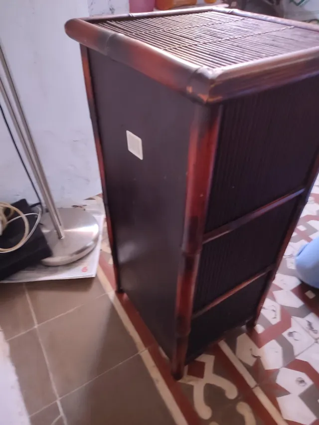 Mobile in bambù con cassetti