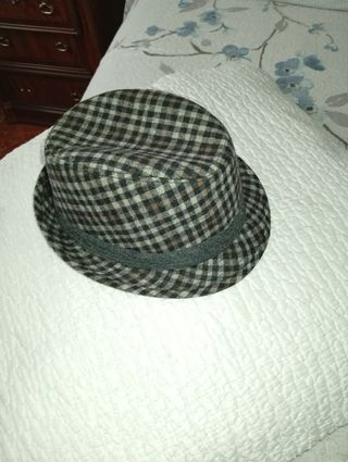 Sombrero fieltro cuadros beige y marrón