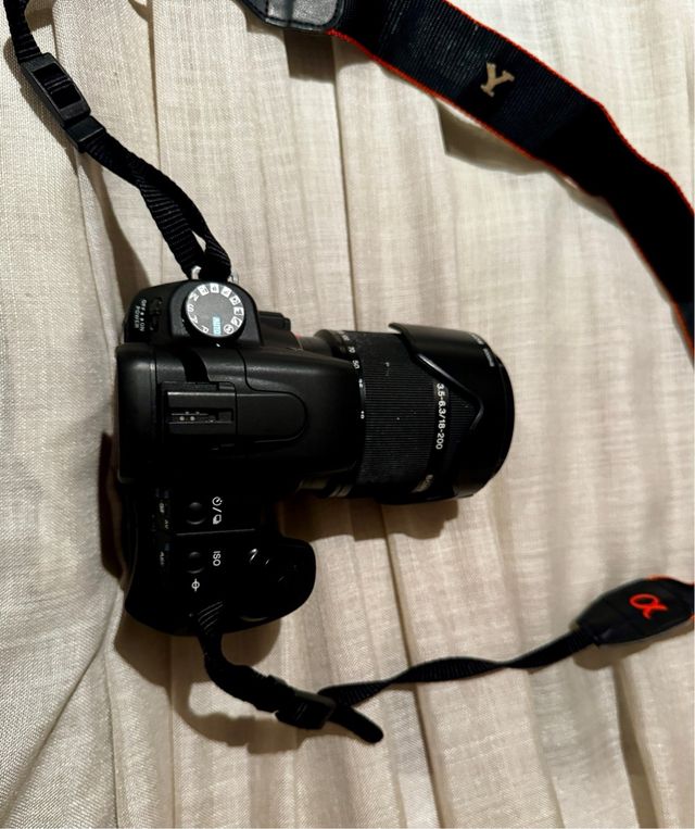 Cámara Sony Alfa 200 + Objetivo 18-200